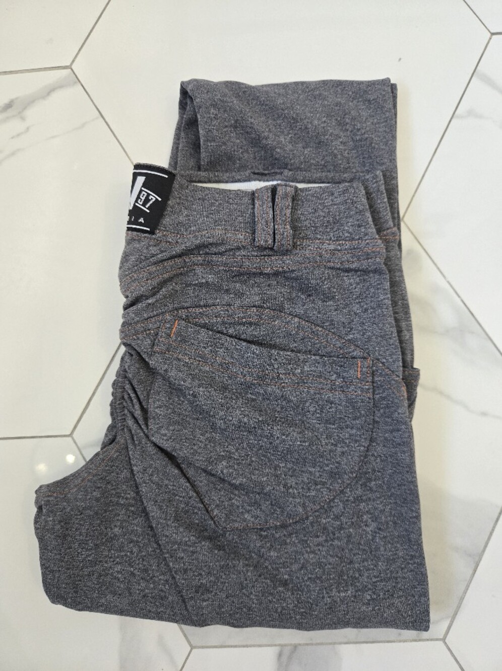 Nebbia Gray Active Scrunch-Bum Jogger Pants
